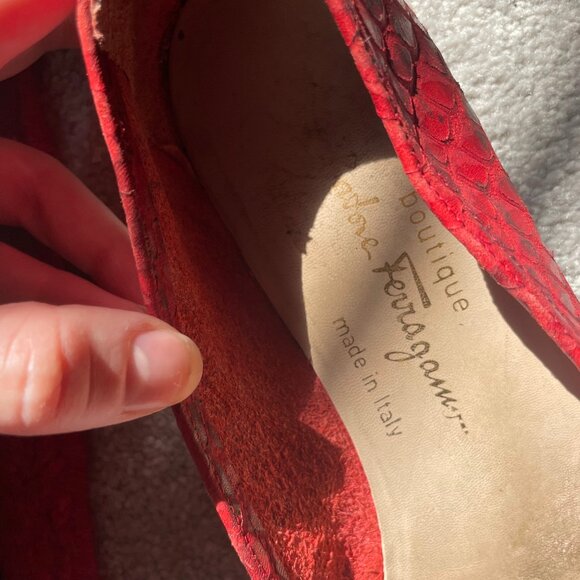 Gorgeous Ferragamo Red Snakeskin Flats - 6 1/2 or 7 - Picture 3 of 5